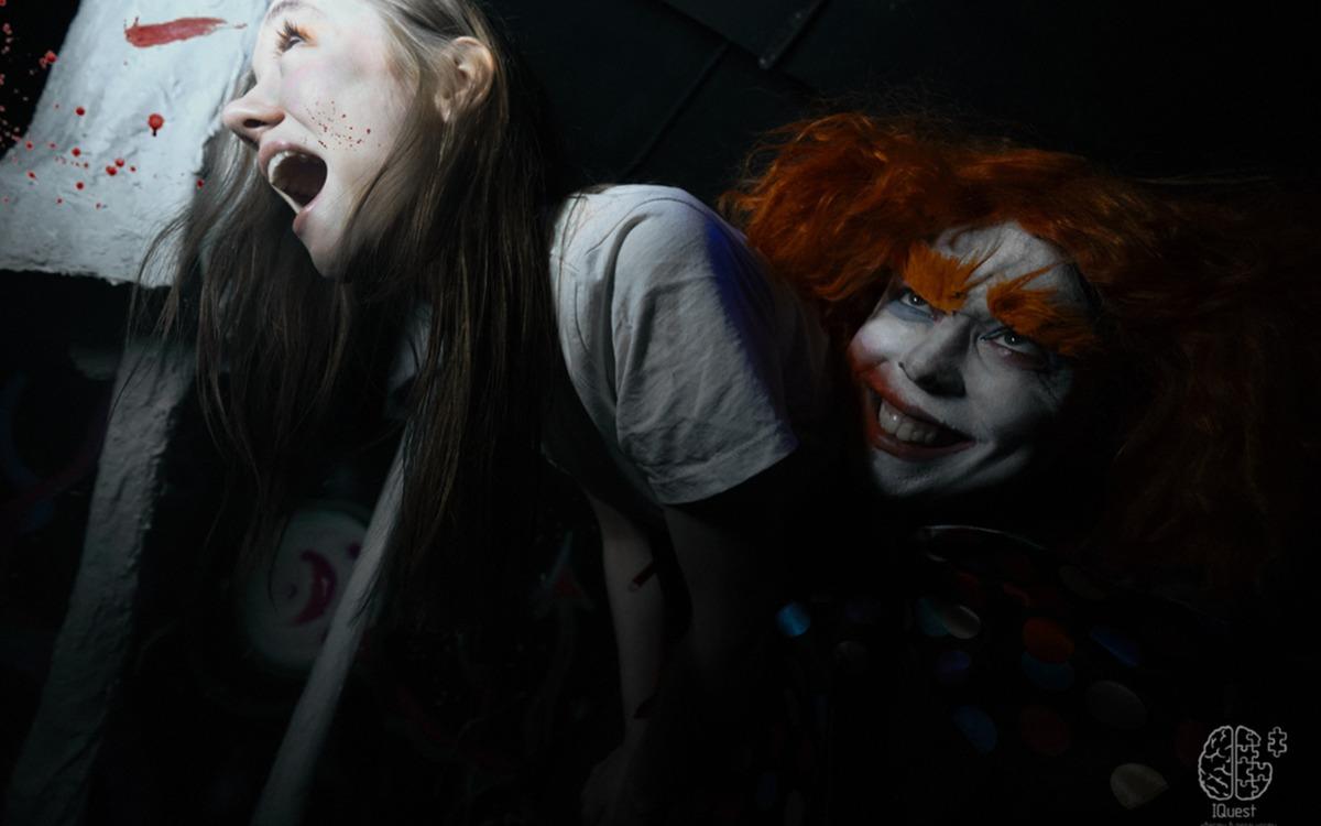 перформанс Безумие Шляпника в Томске