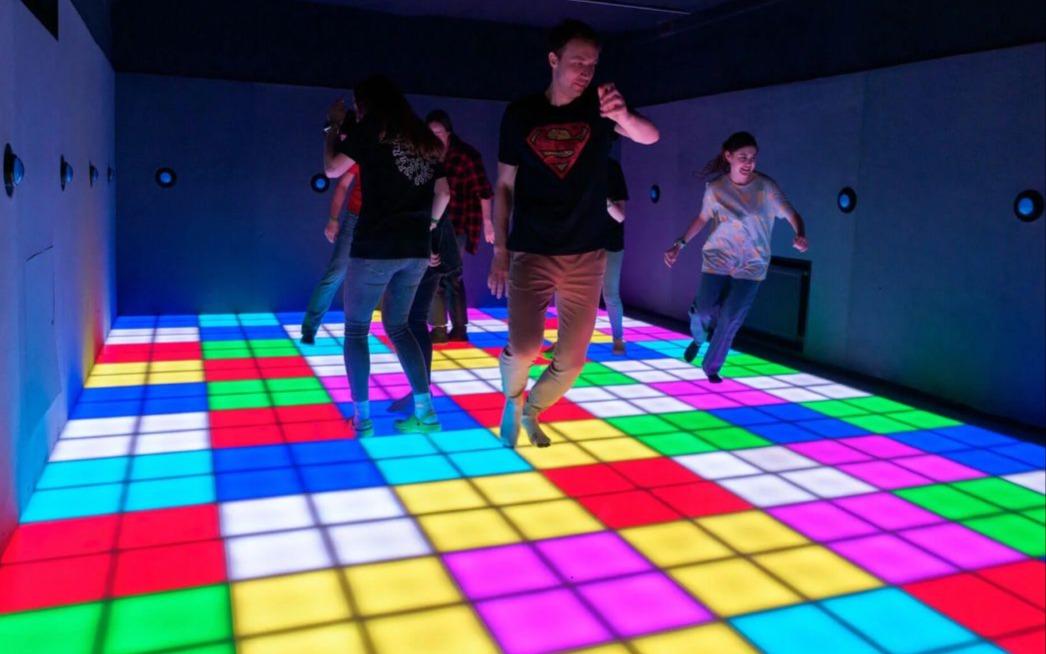 квест Тимбилдинг на пиксельном полу в Томске